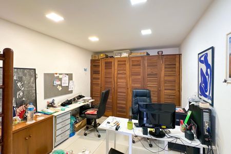 Casa à venda com 669m², 2 quartos e 3 vagasProdutora