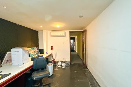 Casa à venda com 669m², 2 quartos e 3 vagasProdutora