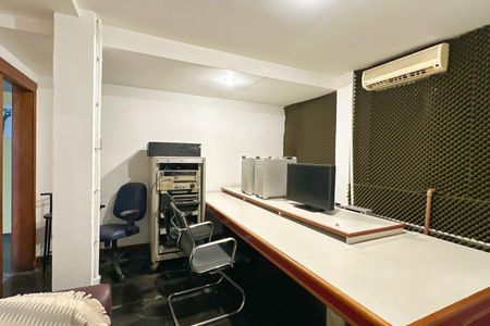 Casa à venda com 669m², 2 quartos e 3 vagasProdutora