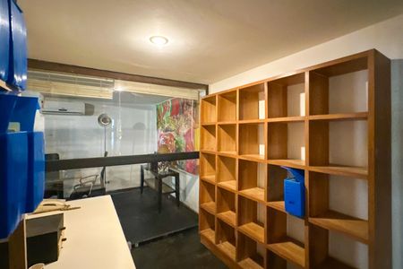 Casa à venda com 669m², 2 quartos e 3 vagasProdutora