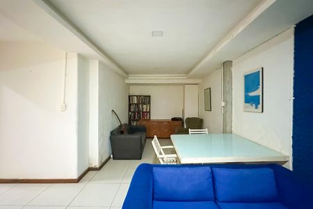 Casa à venda com 669m², 2 quartos e 3 vagasProdutora