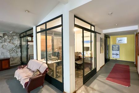 Casa à venda com 669m², 2 quartos e 3 vagasProdutora