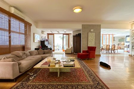 Casa à venda com 669m², 2 quartos e 3 vagasSala