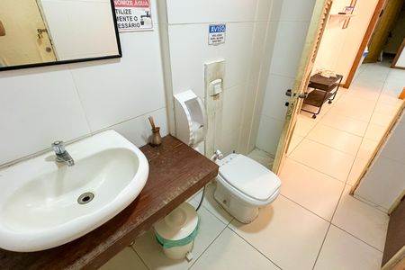 Casa à venda com 669m², 2 quartos e 3 vagasBanheiro Social