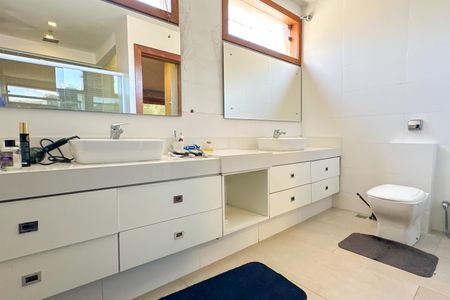 Casa à venda com 669m², 2 quartos e 3 vagasSuíte