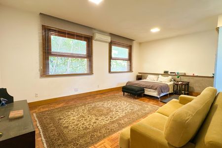 Casa à venda com 669m², 2 quartos e 3 vagasSuíte