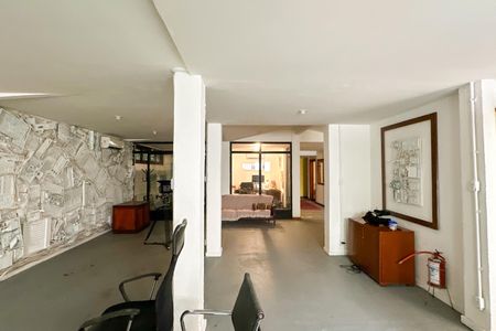 Casa à venda com 669m², 2 quartos e 3 vagasProdutora