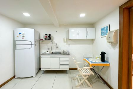 Casa à venda com 669m², 2 quartos e 3 vagasCozinha 02