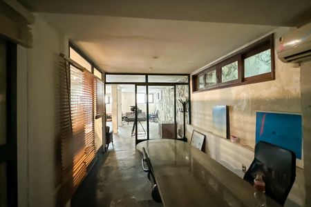 Casa à venda com 669m², 2 quartos e 3 vagasProdutora