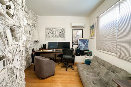 Casa à venda com 669m², 2 quartos e 3 vagasEscritório