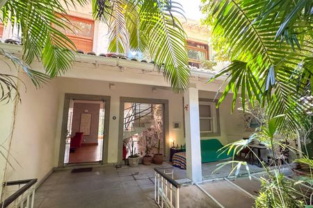 Casa à venda com 669m², 2 quartos e 3 vagasEntrada