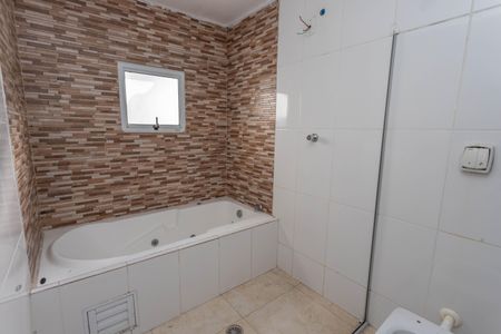 Casa à venda com 253m², 4 quartos e 2 vagasBanheiro da suíte