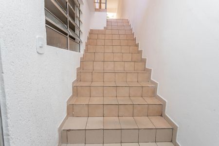 Casa à venda com 253m², 4 quartos e 2 vagasEscada de entrada