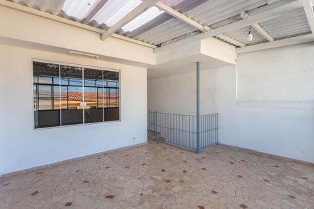 Casa à venda com 253m², 4 quartos e 2 vagasVaranda