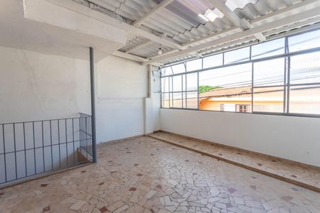 Casa à venda com 253m², 4 quartos e 2 vagasVaranda