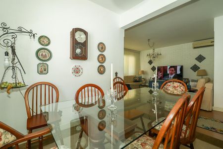 Casa à venda com 180m², 3 quartos e 3 vagas Casa à venda com 180m², 3 quartos e 3 vagasSala de Jantar