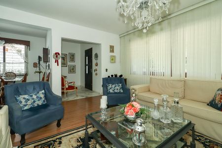 Casa à venda com 180m², 3 quartos e 3 vagas Casa à venda com 180m², 3 quartos e 3 vagasSala