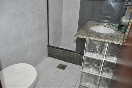 Casa à venda com 211m², 4 quartos e 1 vagaBanheiro