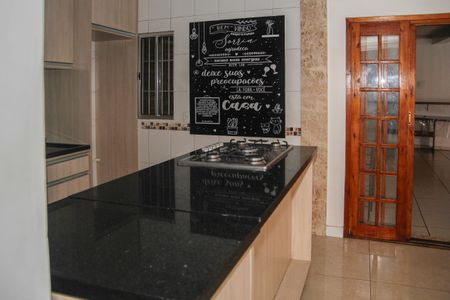 Casa à venda com 300m², 5 quartos e 4 vagasCozinha