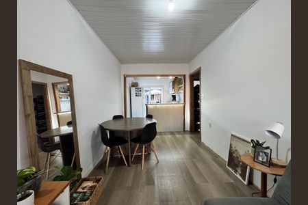 Casa à venda com 180m², 2 quartos e 2 vagasSala