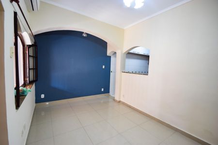 Casa de condomínio à venda com 160m², 3 quartos e sem vaga Casa de condomínio à venda com 160m², 3 quartos e sem vagaSala