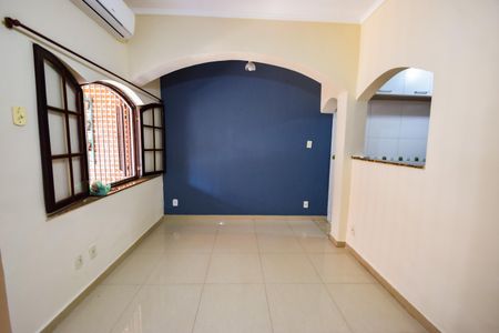 Casa de condomínio à venda com 160m², 3 quartos e sem vaga Casa de condomínio à venda com 160m², 3 quartos e sem vagaSala