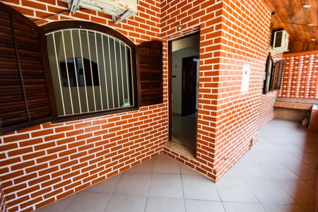 Casa de condomínio à venda com 160m², 3 quartos e sem vaga Casa de condomínio à venda com 160m², 3 quartos e sem vagaVaranda