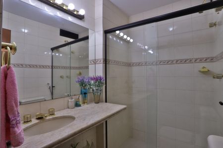 Apartamento à venda com 220m², 3 quartos e 3 vagasBanheiro