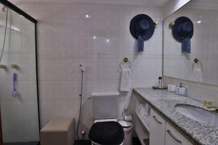 Apartamento à venda com 220m², 3 quartos e 3 vagasBanheiro do Quarto 2