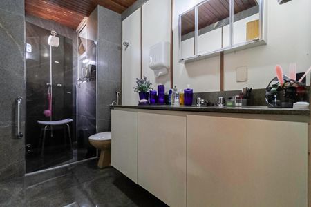 Apartamento à venda com 245m², 4 quartos e 2 vagasBanheiro da suíte 2