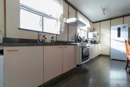 Apartamento à venda com 245m², 4 quartos e 2 vagasÁrea de serviço 