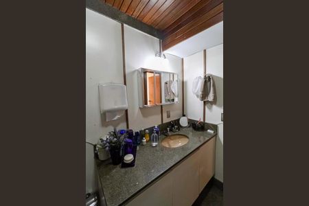 Apartamento à venda com 245m², 4 quartos e 2 vagasBanheiro da suíte 2