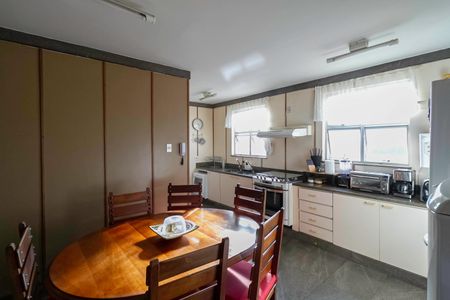 Apartamento à venda com 245m², 4 quartos e 2 vagasCozinha