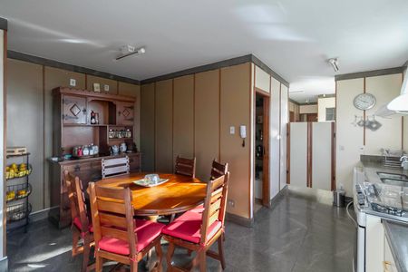 Apartamento à venda com 245m², 4 quartos e 2 vagasCozinha