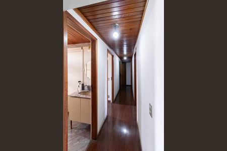 Apartamento à venda com 245m², 4 quartos e 2 vagasCorredor