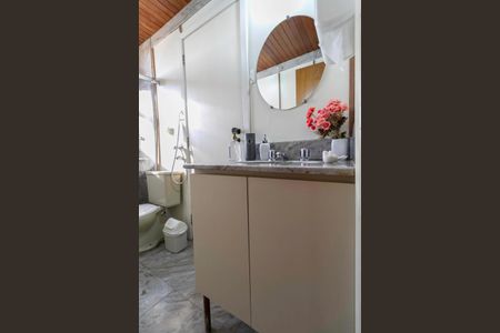 Apartamento à venda com 245m², 4 quartos e 2 vagasBanheiro social 