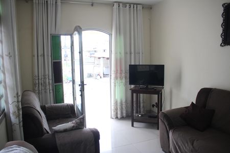 Casa à venda com 320m², 4 quartos e 4 vagasSala