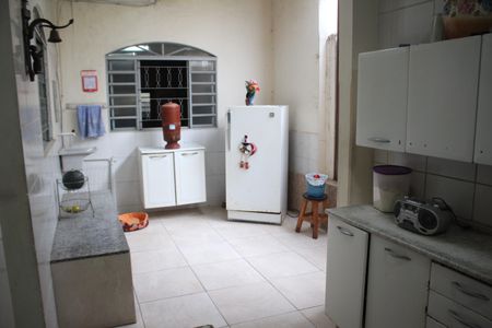 Casa à venda com 320m², 4 quartos e 4 vagasCozinha