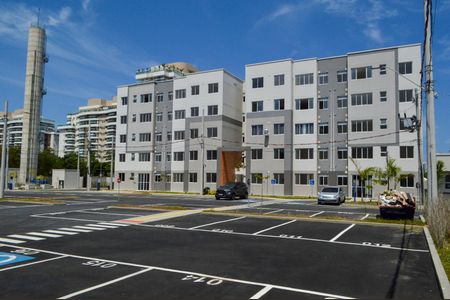 Apartamento à venda com 43m², 2 quartos e 1 vaga Apartamento à venda com 43m², 2 quartos e 1 vagaFachada