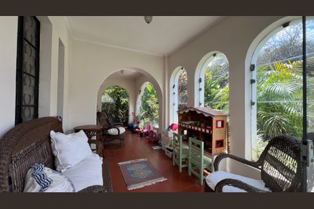 Casa à venda com 290m², 4 quartos e 3 vagasVaranda