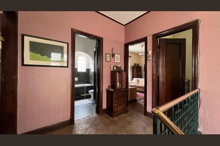 Casa à venda com 290m², 4 quartos e 3 vagasEscada