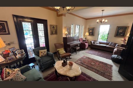 Casa à venda com 290m², 4 quartos e 3 vagasSala