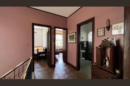 Casa à venda com 290m², 4 quartos e 3 vagasEscada