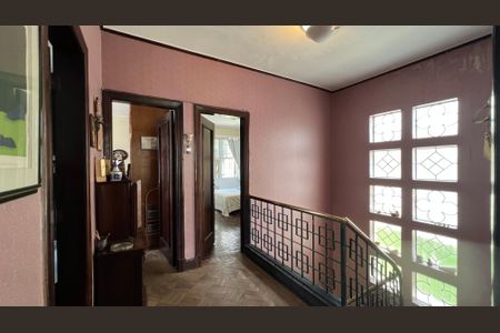 Casa à venda com 290m², 4 quartos e 3 vagasEscada