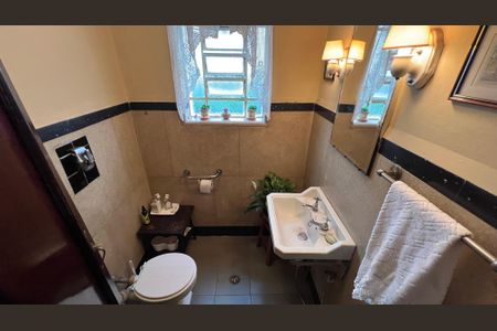 Casa à venda com 290m², 4 quartos e 3 vagasLavabo da sala