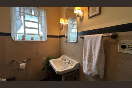 Casa à venda com 290m², 4 quartos e 3 vagasLavabo da sala