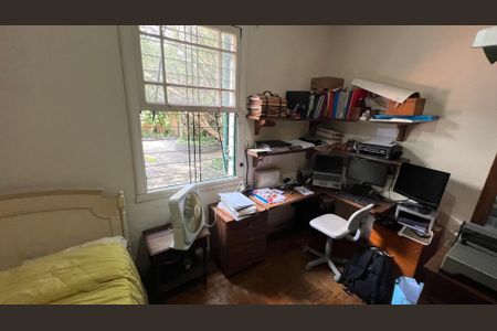 Casa à venda com 290m², 4 quartos e 3 vagasQuarto de Serviço