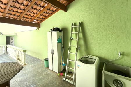 Casa à venda com 99m², 2 quartos e 2 vagasQuintal com Área de Serviço e Churrasqueira