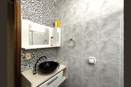 Casa à venda com 99m², 2 quartos e 2 vagasBanheiro