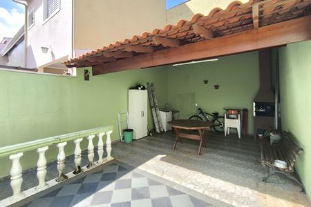 Casa à venda com 99m², 2 quartos e 2 vagasQuintal com Área de Serviço e Churrasqueira
